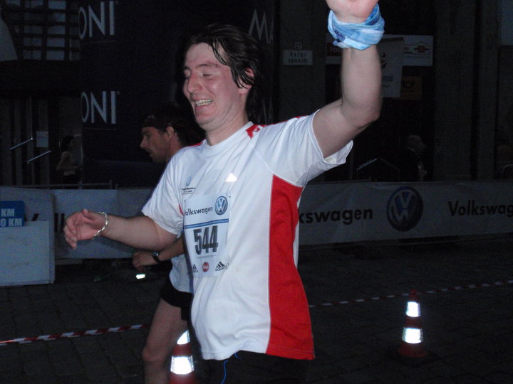 34008_1537324316399_1333608831_31437285_4424952_n.jpg - Radek v cíli.