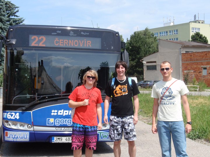 36234_1537321876338_1333608831_31437273_7200623_n.jpg - Cesta po Oloumoci probíhala autobusy.