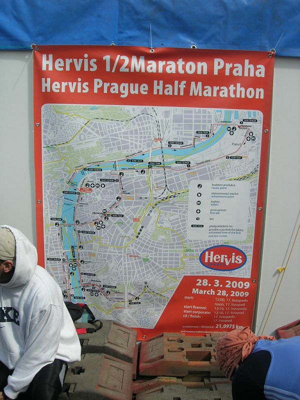 DSCN9312.JPG - Tradiční trasa pražského půl maratonu.