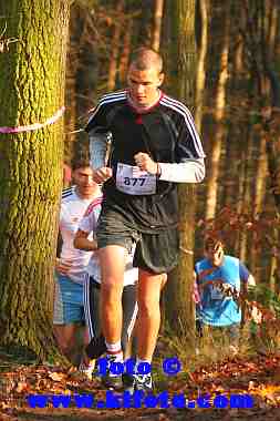 VKU08KA1120.jpg - Teď následují fotografie z prvního výstupu, zde se ještě všichni snaží běžet.