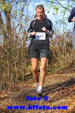 VKU08TS0490.jpg - Ale běžecký postoj tam je.