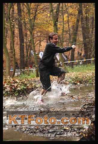 VKU09JK3297.jpg - Není na to si ve vodě krásně porochnit.