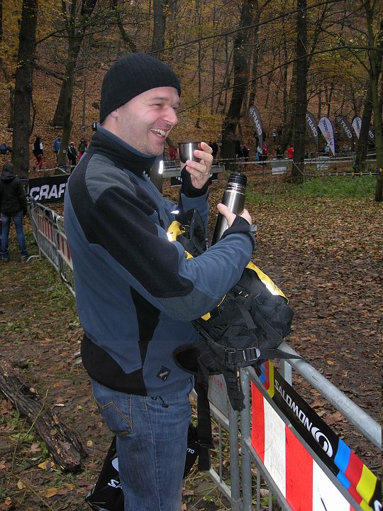 DSCN0814.JPG - Pavlík to nijak neřeší, ačkoliv to nevypadá pije opravdu jen čaj.